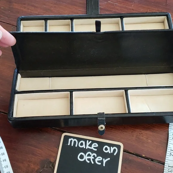 Travel jewelry case. Sturdy. Good condition - Picture 4 of 9